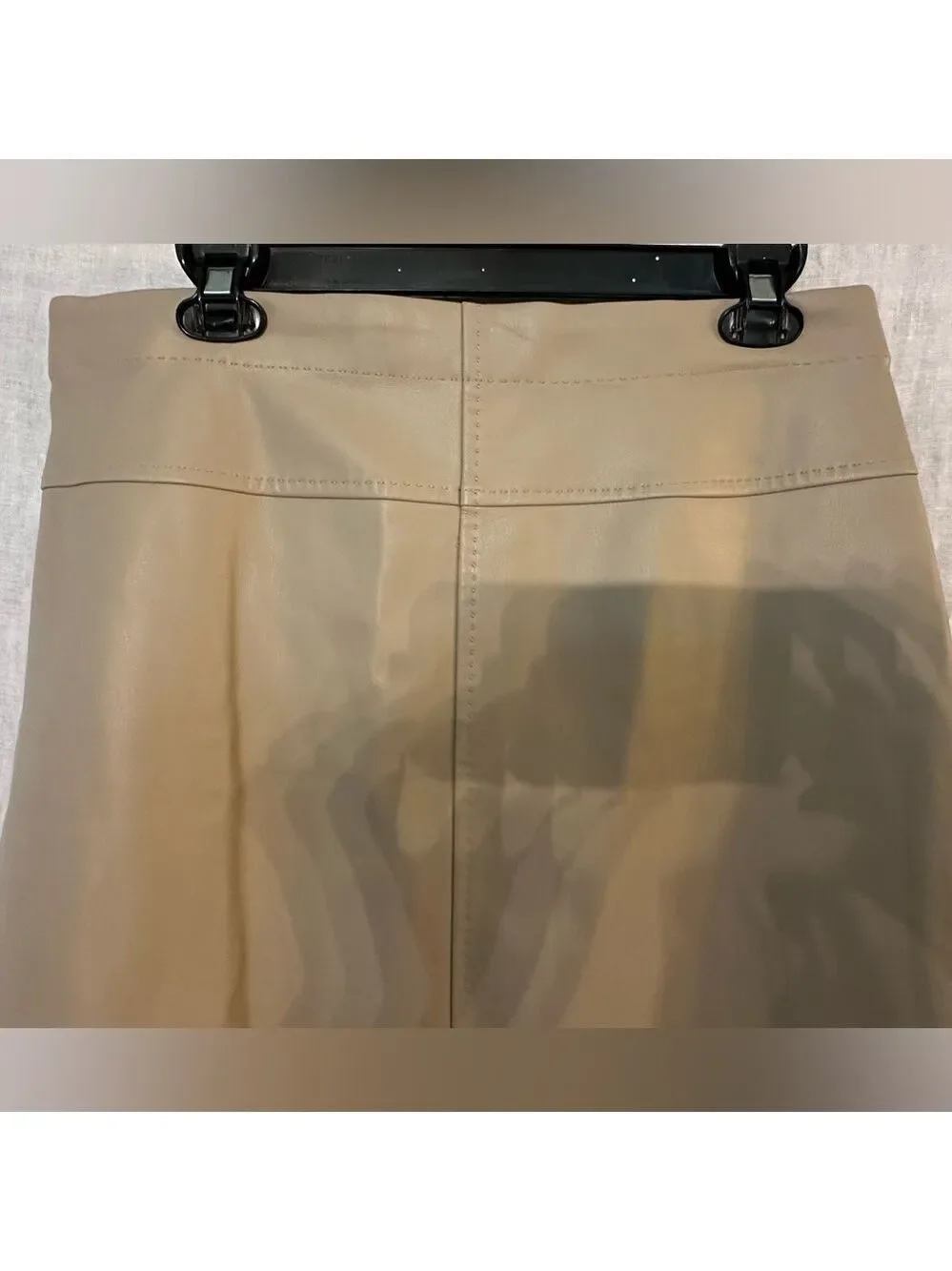 Max Studio Women’s Faux Leather Mini Skirt Bone color Size Large NWOT